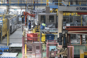 La cifra de negocios de la industria triplica la media estatal